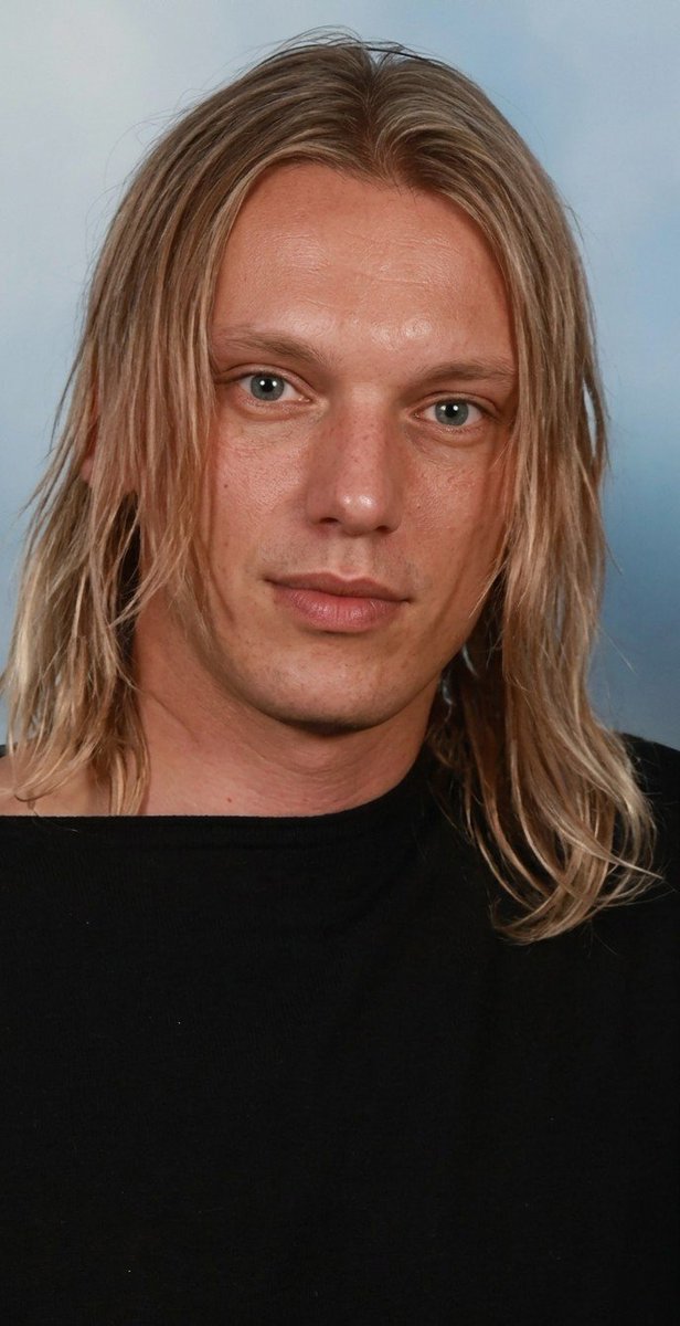 CAROLBOWER_33's tweet photo. The angels are escaping from heaven..
#jamietwt #jamiecampbellbower https://t.co/5OVf80eGo2