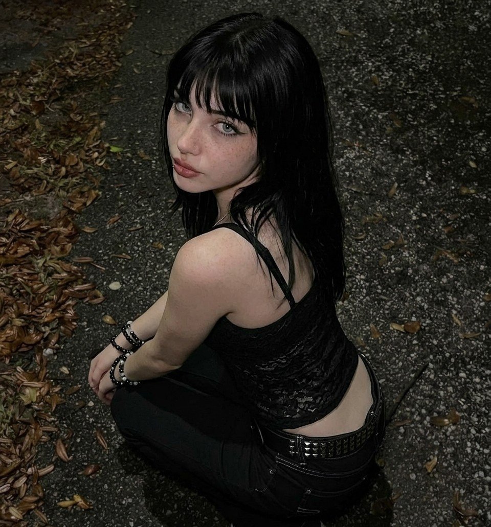 SennaLuu's tweet photo. @sadsoullei Would it suit me? https://t.co/uv0FlaWD24