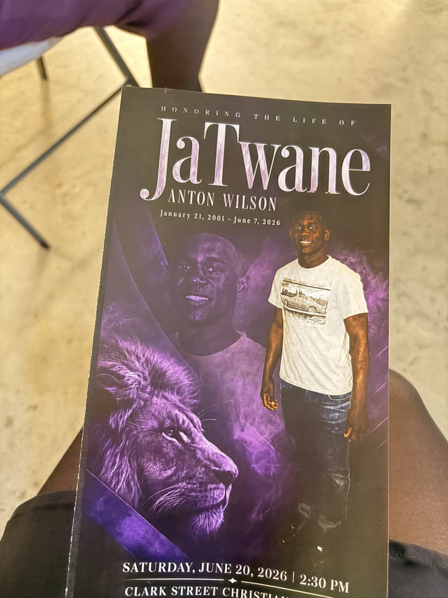 MayaWorldd's tweet photo. purple for my brother 💜 https://t.co/ifHXdMN1Oq