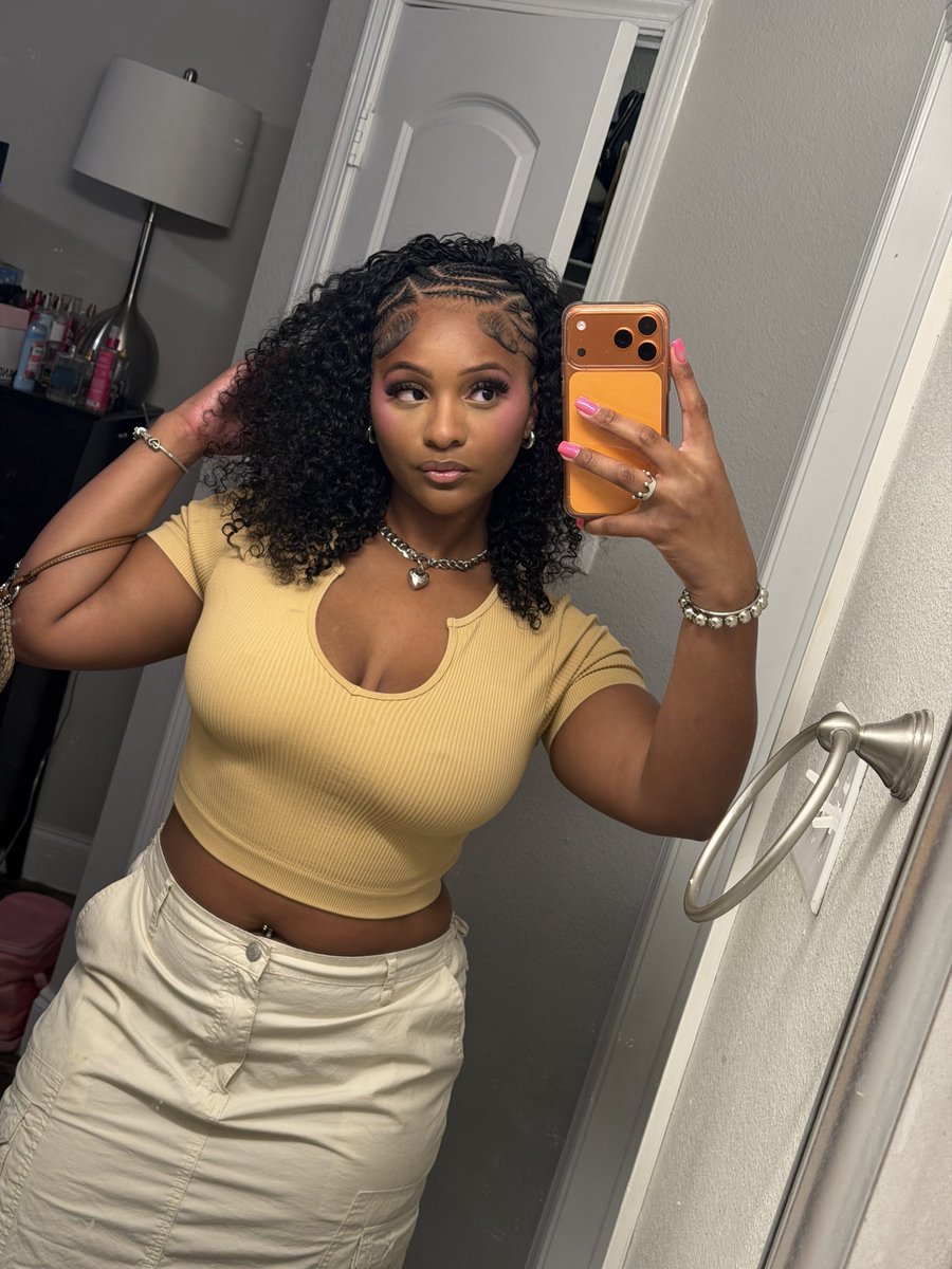 Raynesmuva's tweet photo. Face card eatsss https://t.co/mGwGNpCOnr