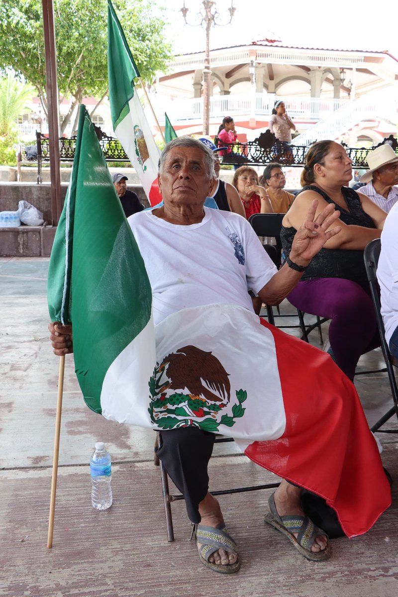 JGonzalezVarona's tweet photo. ¡Presentes en #Xochihuehuetlán! 🙌🏻

Las Asambleas Informativas son un espacio para dialogar sobre la importancia de mantener un #México libre, justo y con derechos para todas y todos. ¡El pueblo ya despertó!. 🇲🇽🙋🏻‍♀️🙋🏻‍♂️

#PorLaDefensaDeLaSoberanía🇲🇽🇲🇽
#MorenaGuerrero🐝🐆 https://t.co/DfrF2LRKrL