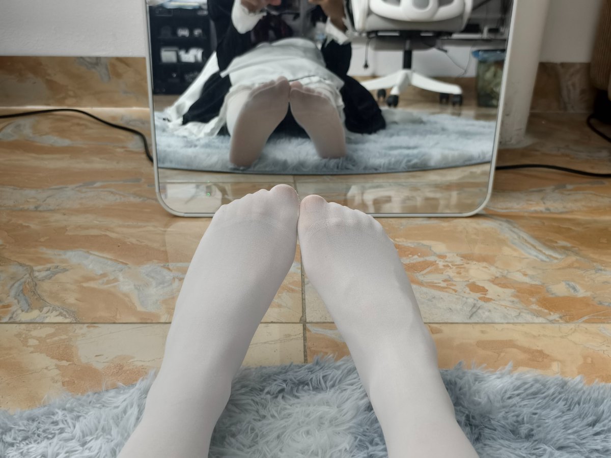 Antiselena06's tweet photo. 崽，昨天帮你拆开快递看你买了好多衣服，都是裙子，是要送给喜欢的女生吗，可以你也没说过有谈过恋爱啊。你现在是大学生，学习才是重点啊。你去上课的时候从你被子里还翻出了丝袜，你不会带女生回家过了吧，这样可不行啊。有时候晚上会听到你在呻吟，是生什么病了吗，要不要妈带你去看看？
#男娘 #白丝 https://t.co/ysdbwCJovy