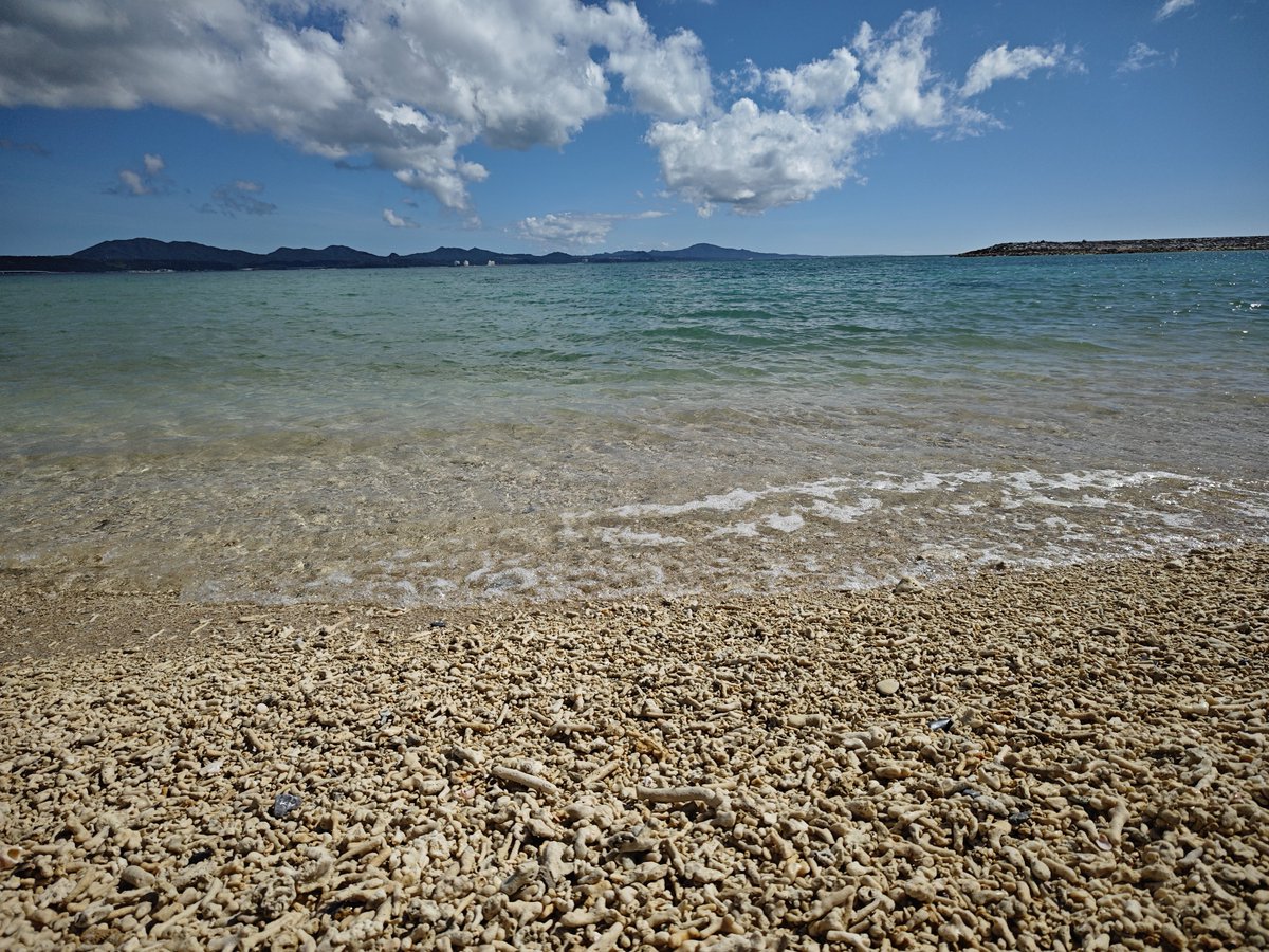 Zaipon's tweet photo. 沖縄の海。

正直、透明度はめちゃくちゃ凄かったわけではありませんが、人がほぼ居ないエヴァのワンシーンのような砂浜を観られました。

帯同してくださった皆様に心から感謝を。 https://t.co/ZFzY9asbbJ
