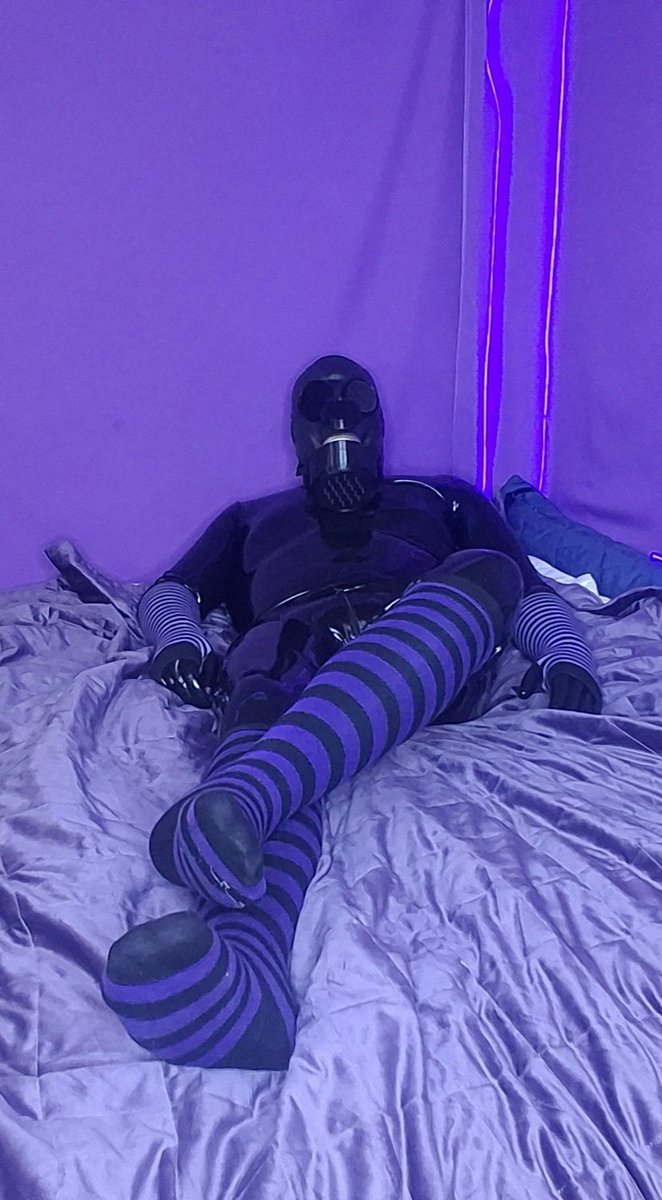 Monter_Klet's tweet photo. Sometimes the mask isn't there to hide.

Sometimes it's there to find silence. 🖤💜 https://t.co/XnIZKg7whZ