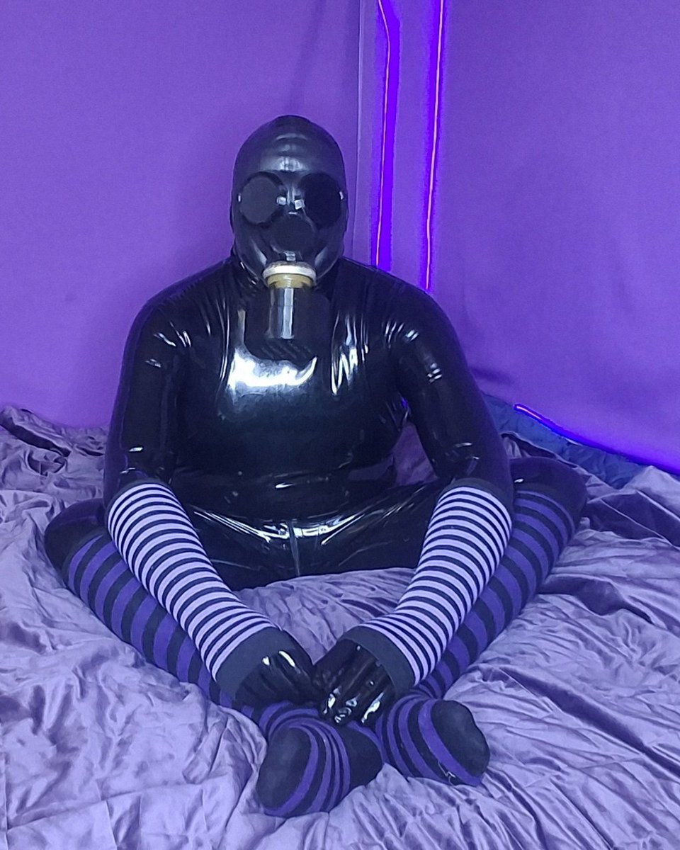 Monter_Klet's tweet photo. Sometimes the mask isn't there to hide.

Sometimes it's there to find silence. 🖤💜 https://t.co/XnIZKg7whZ