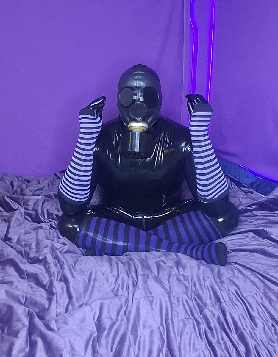 Monter_Klet's tweet photo. Sometimes the mask isn't there to hide.

Sometimes it's there to find silence. 🖤💜 https://t.co/XnIZKg7whZ