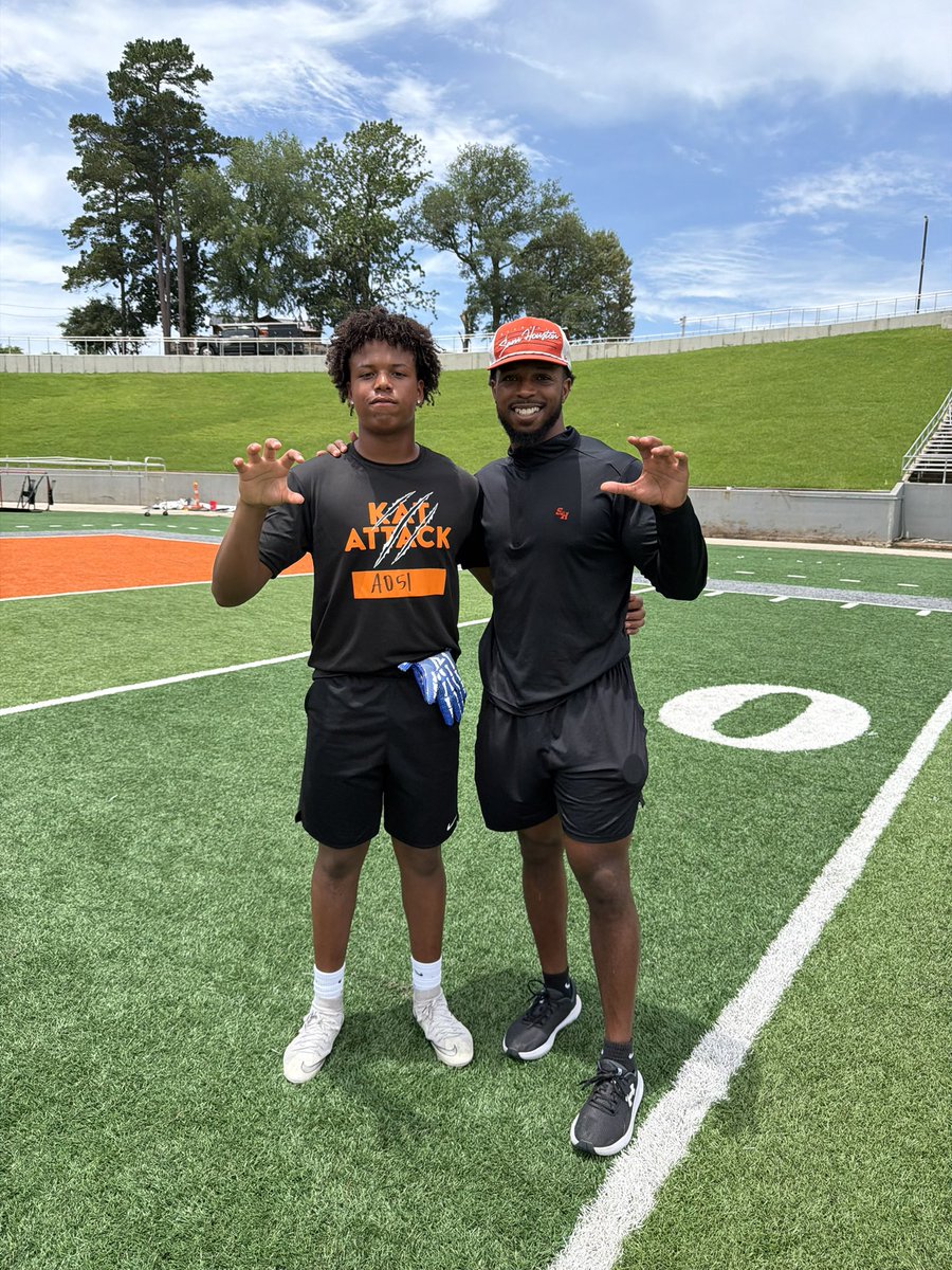davi_socrazy's tweet photo. I had a great time competing at my first football camp at Sam Houston. It was great to work with one of the best @CoachToneW @CoachRJones_ @coachisbk24 https://t.co/dl9C1jS88V