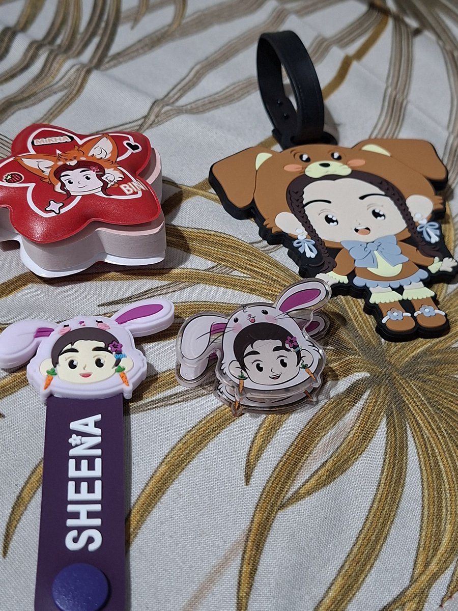 jo_ur_'s tweet photo. wtt lft
fig mikha to maloi
bag charm shee to colet
penholder colet
bagtag lf macolet

meet up signals day 2 https://t.co/goTk501ihu
