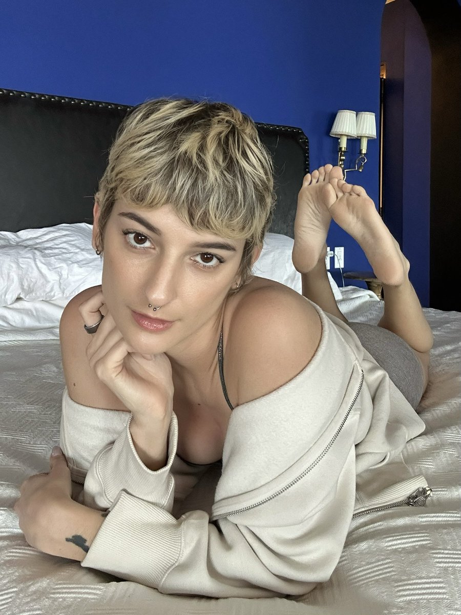 siren mel 🖤 nyc tweet media