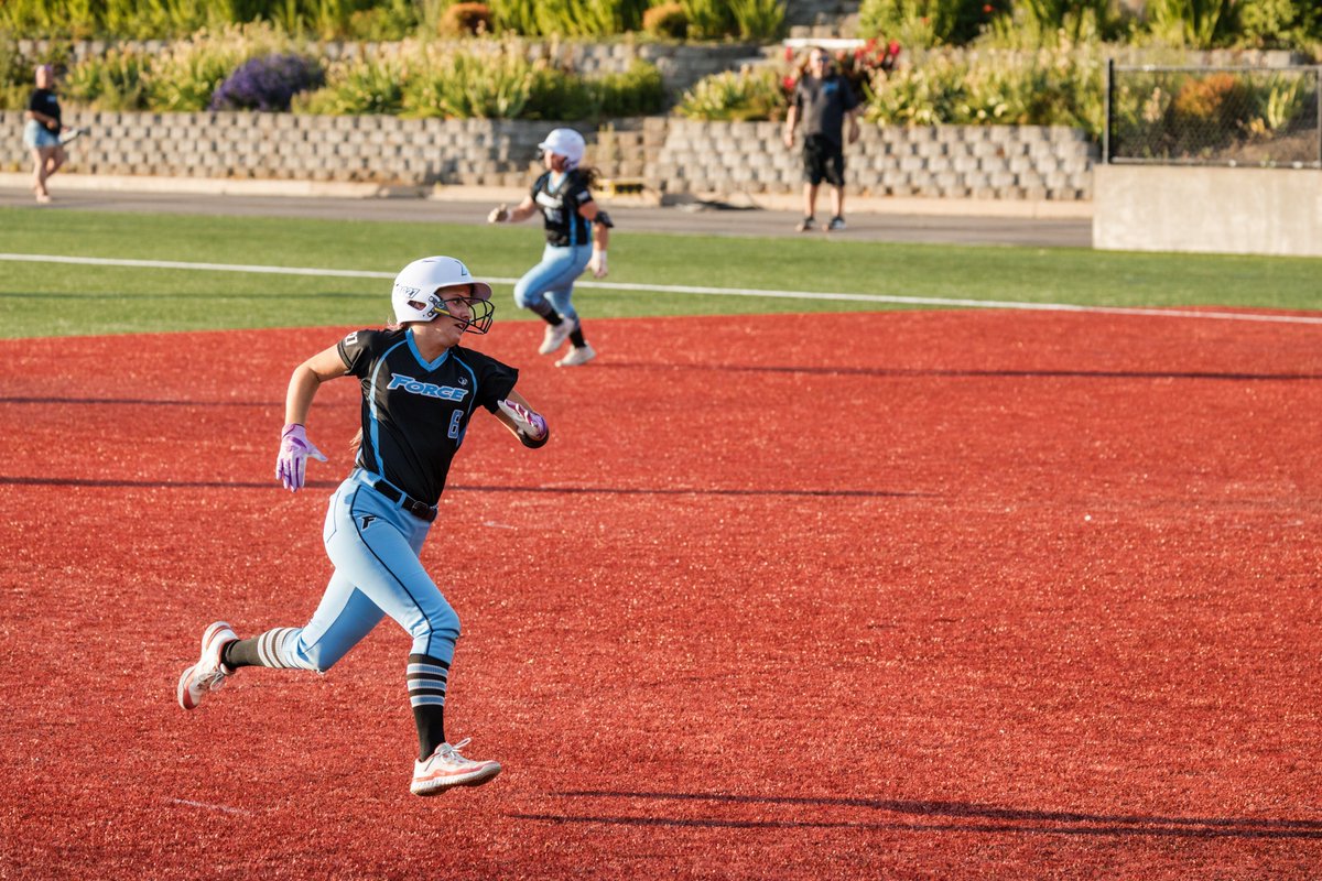 TCSFastpitch's tweet photo. What a day of softball in Portland #ValleyInvite https://t.co/QLEDhVc14E