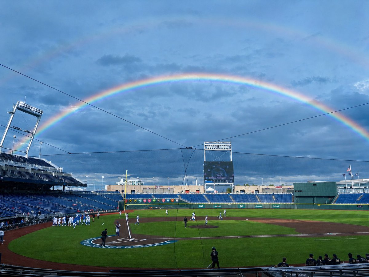 KatieWoollen's tweet photo. Husker baseball ❤️🎉 https://t.co/tPo7bwSJWc