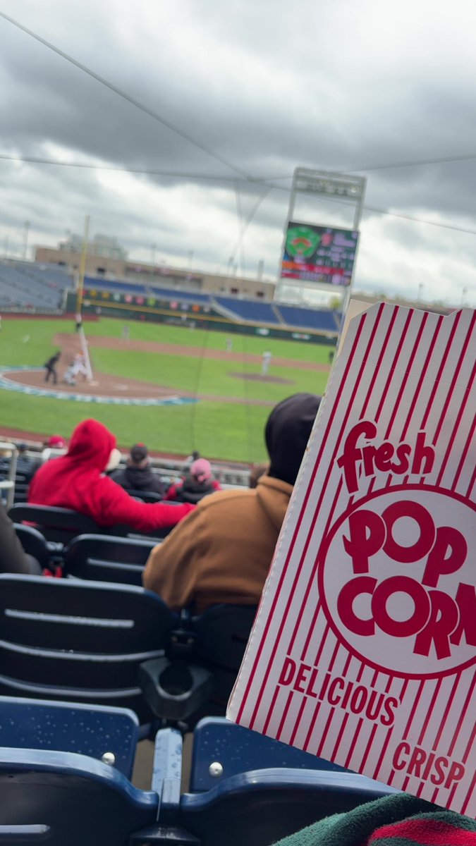 KatieWoollen's tweet photo. Husker baseball ❤️🎉 https://t.co/tPo7bwSJWc