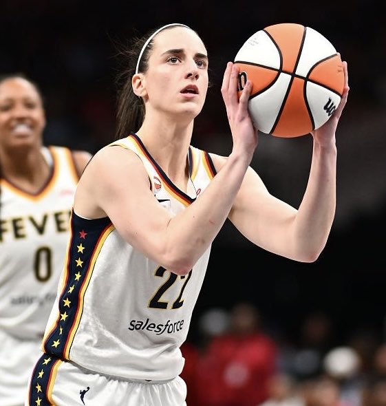 FeverStats's tweet photo. Caitlin Clark last five games:

26.0 PPG
4.0 RPG
8.6 APG
49% FG https://t.co/joDFNC96Fq