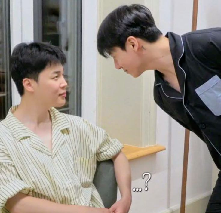 libravirgoduo's tweet photo. they just want to kiss https://t.co/AGu9jx01lA