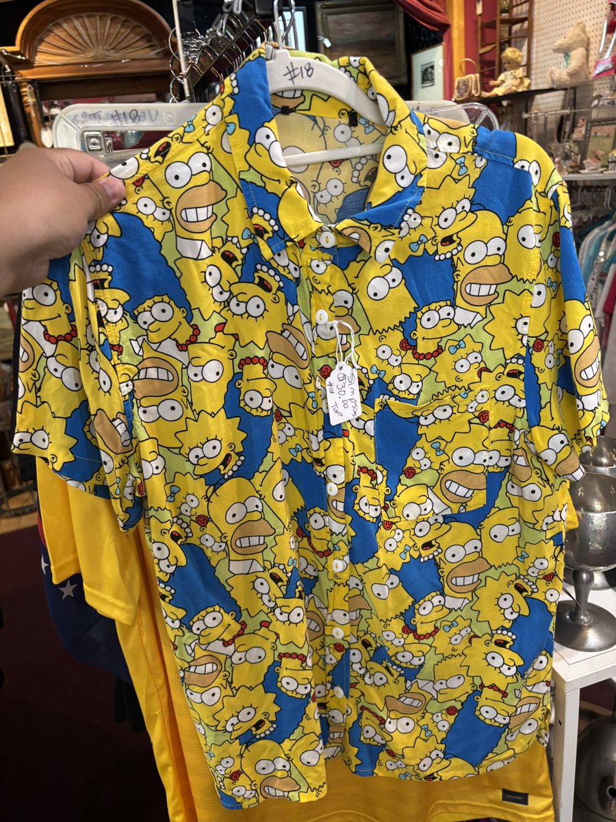 kooriibow's tweet photo. chat do i buy this y/n https://t.co/EaqUDyz5CK
