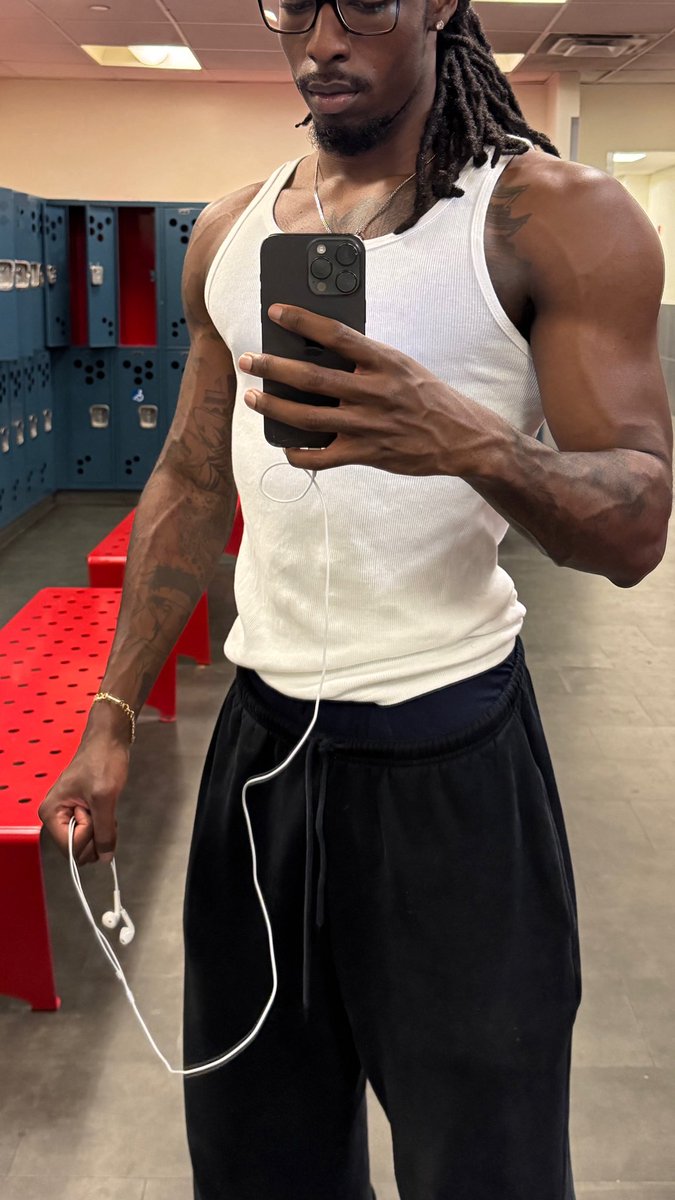 wakeupmir's tweet photo. 200 lb incoming https://t.co/DE42VAzC8P