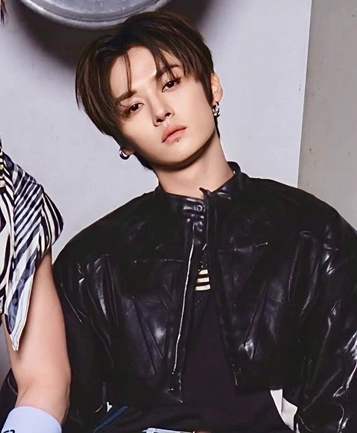 liletto_'s tweet photo. Trouble maker Mnh being paired with cute nerdy boy Jsng for chemistry project, and while Jsng really want this to work – Mnh’s part in this project only to make him blush from his teasing and “chemistry” between them https://t.co/nrriWzxoN7