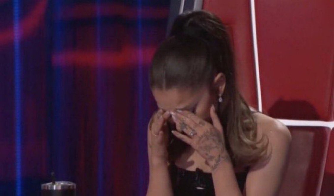buwygfiib's tweet photo. watching ariana fall back in love with touring / performing in real time https://t.co/y5OgLLZWfG