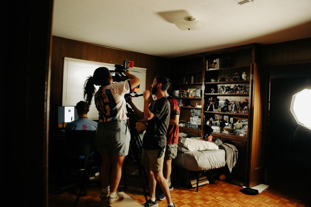 deliveryfeemov's tweet photo. On set? More like rockin' it!!🎬️ 🎸 

We are in three weeks into production for our feature film and our crew is rockin' it on set!

#deliveryfeemovie #gaylordcollege https://t.co/POEit9j4jm