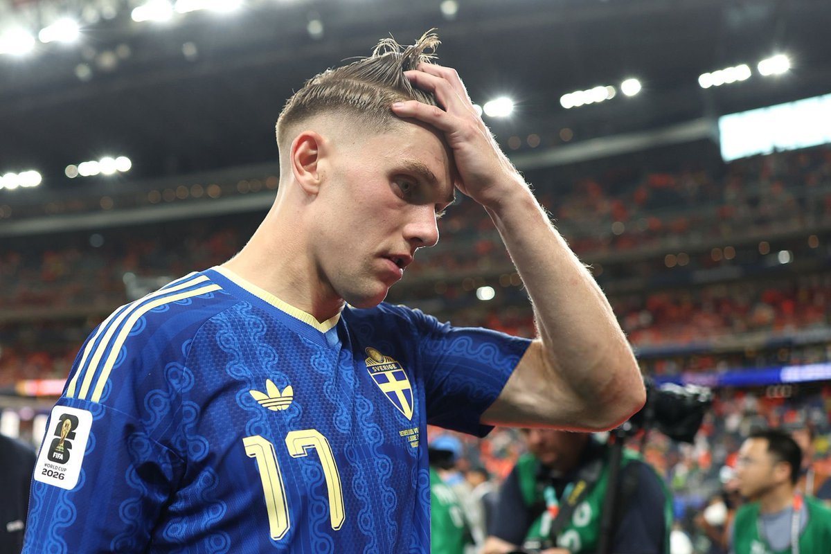 ArsenalRadar's tweet photo. Viktor Gyökeres at full-time as Sweden fall to a 5-1 defeat against the Netherlands. 🇸🇪 #FIFAWorldCup https://t.co/YywcY6tMQ4