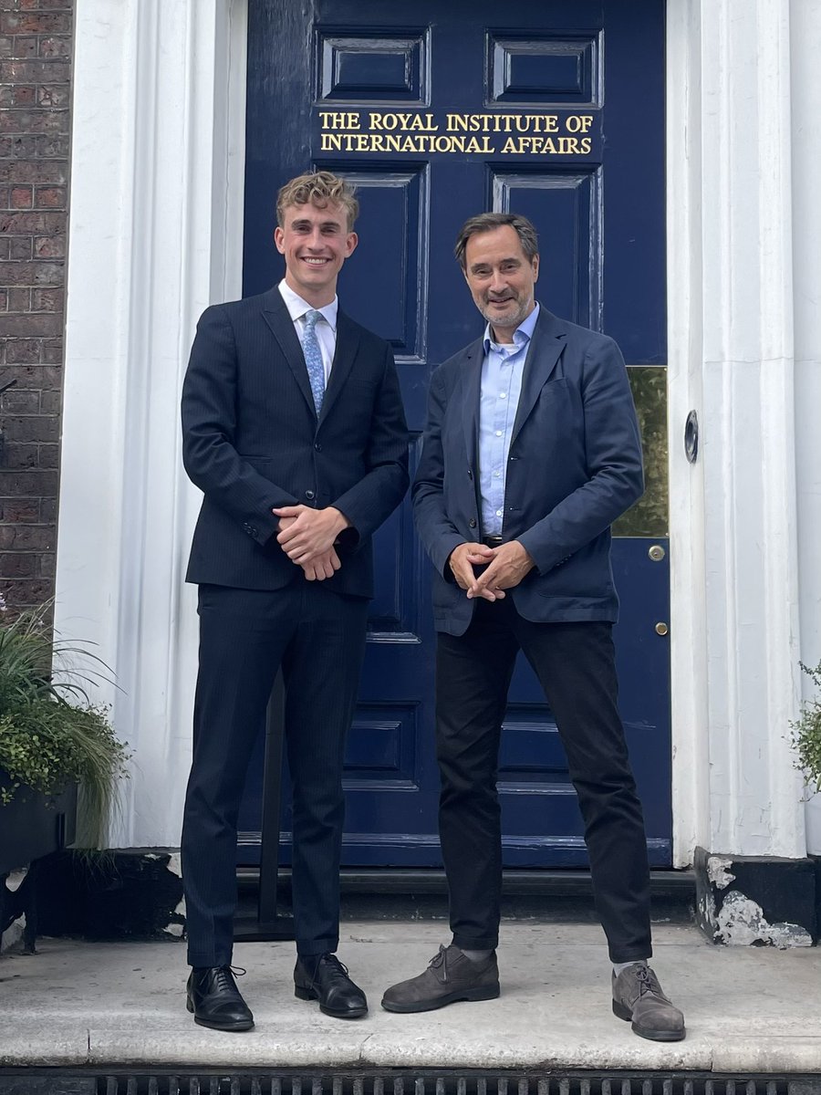 Ed_Grayson's tweet photo. Great to be at @ChathamHouse to speak with former Director and Chief Executive, Sir @RobinNiblett, about his book, 'The New Cold War: How the Contest Between the US and China Will Shape Our Century' (2024). (1/7) https://t.co/Cb1kN8leFd