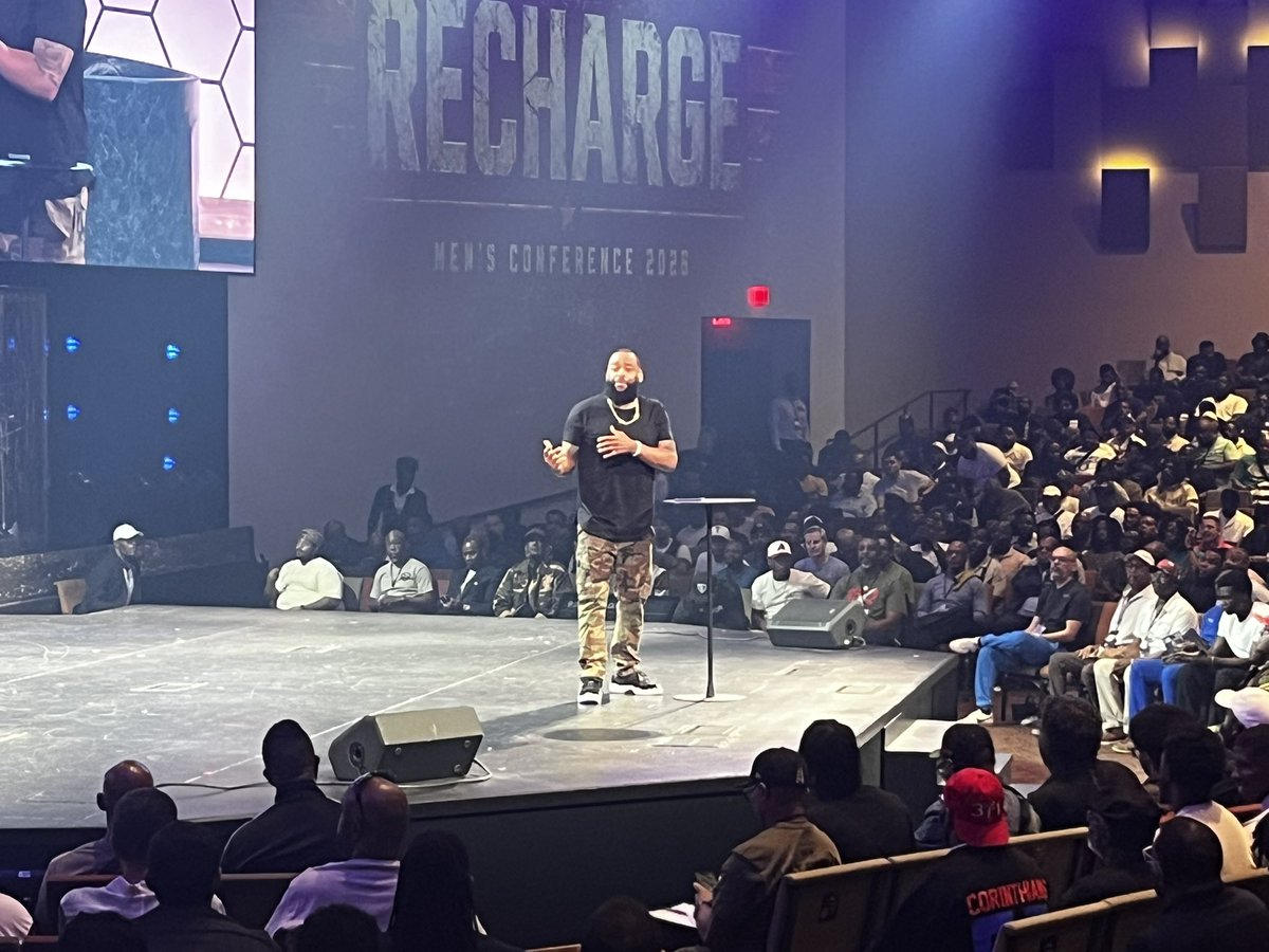 Shep71's tweet photo. UNBELIEVABLE weekend in Plano, TX serving at the ReCharge Men’s Conference hosted by @visitonecc One Community Church and Dr. Conway Edwards. Thousands of men gathered from around the Dallas area to grow as men of faith. Honored to serve this community‼️ #ShepInspires #KeepTheChange #LeaderSHEP #Relationships