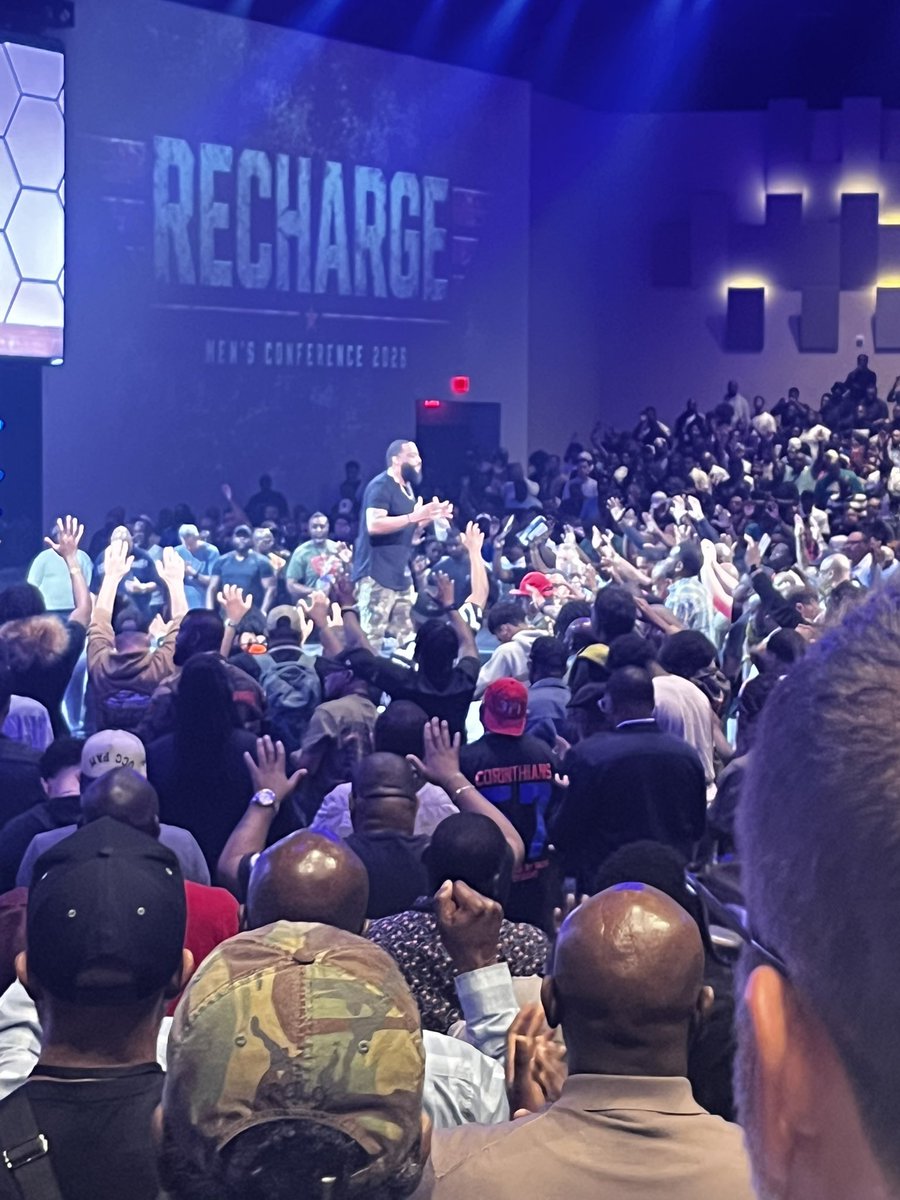 Shep71's tweet photo. UNBELIEVABLE weekend in Plano, TX serving at the ReCharge Men’s Conference hosted by @visitonecc One Community Church and Dr. Conway Edwards. Thousands of men gathered from around the Dallas area to grow as men of faith. Honored to serve this community‼️ #ShepInspires #KeepTheChange #LeaderSHEP #Relationships