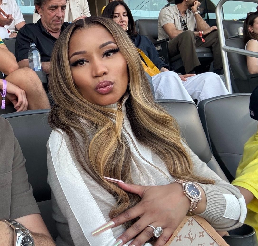 BuzzingPop's tweet photo. Nicki Minaj reveals she did her own makeup for the FIFA World Cup. https://t.co/V0PD9WzLoG