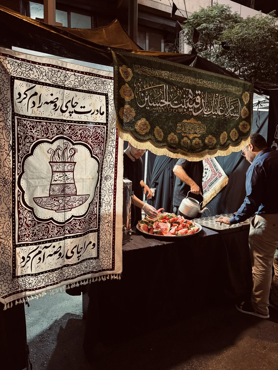 Mokhtasar_'s tweet photo. دوستان ما طبق برنامهٔ هر سال در موکبمون که تو میدون جمهوری برقراره، یک شب قصد داریم شامی تدارک ببینیم. اگر می‌خواید در این کار سهیم باشید به من پیام بدید تا شماره کارت بهتون بدم. https://t.co/yqJwZMtIPR