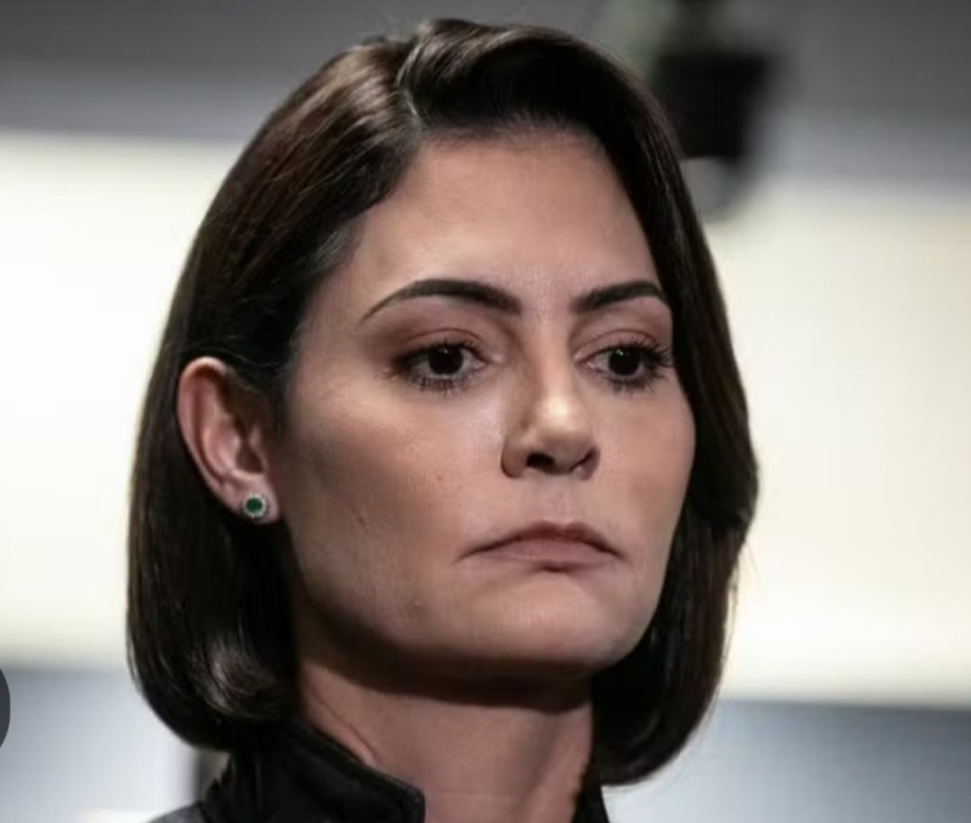 GikaPimentel's tweet photo. Bolsonaro Sempre!
Michele Não!
Ela usa o Nome e a Imagem do Marido para se Promover,
Mas Não Respeita as Decisões e Escolhas Dele. E pior, tenta a Td Custo Sabotar a candidatura do Flávio, pra Tomar seu Lugar!
A mascara de boa moça caiu.
#michelenao https://t.co/1G4qDBbKr5