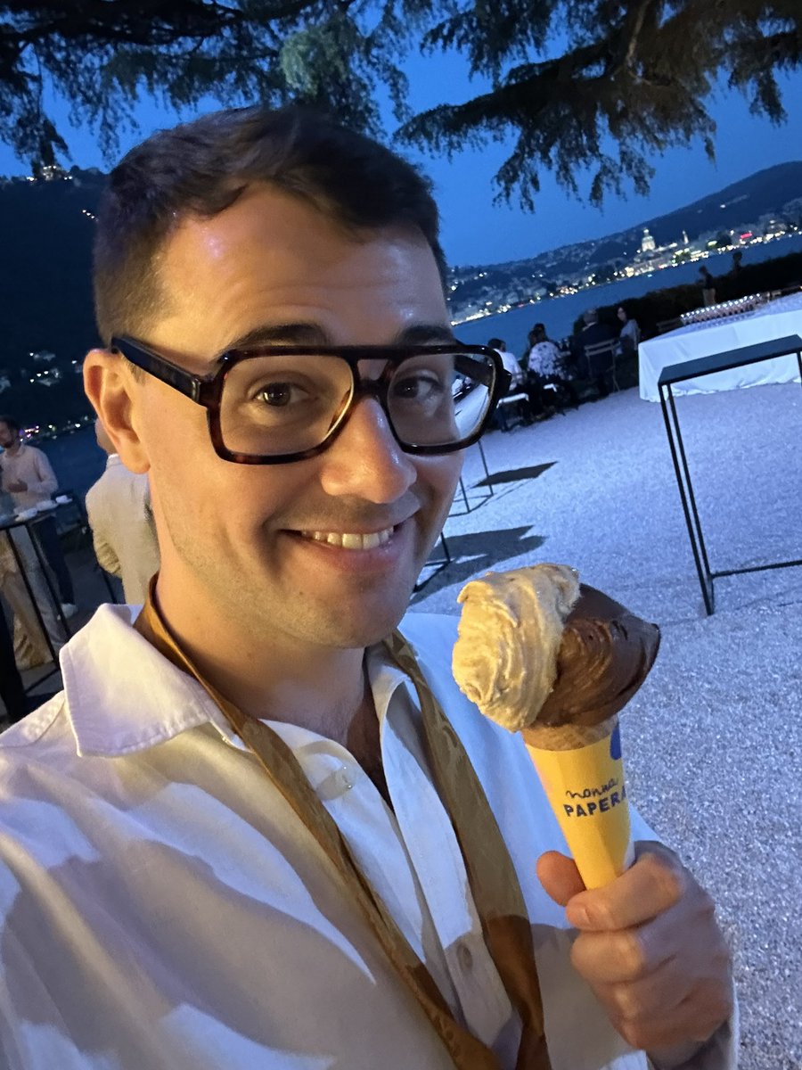Mengu09's tweet photo. After dinner, the sun is set, gelato keeps flowing in our hearts 🥰 https://t.co/fTpXMLWQgn