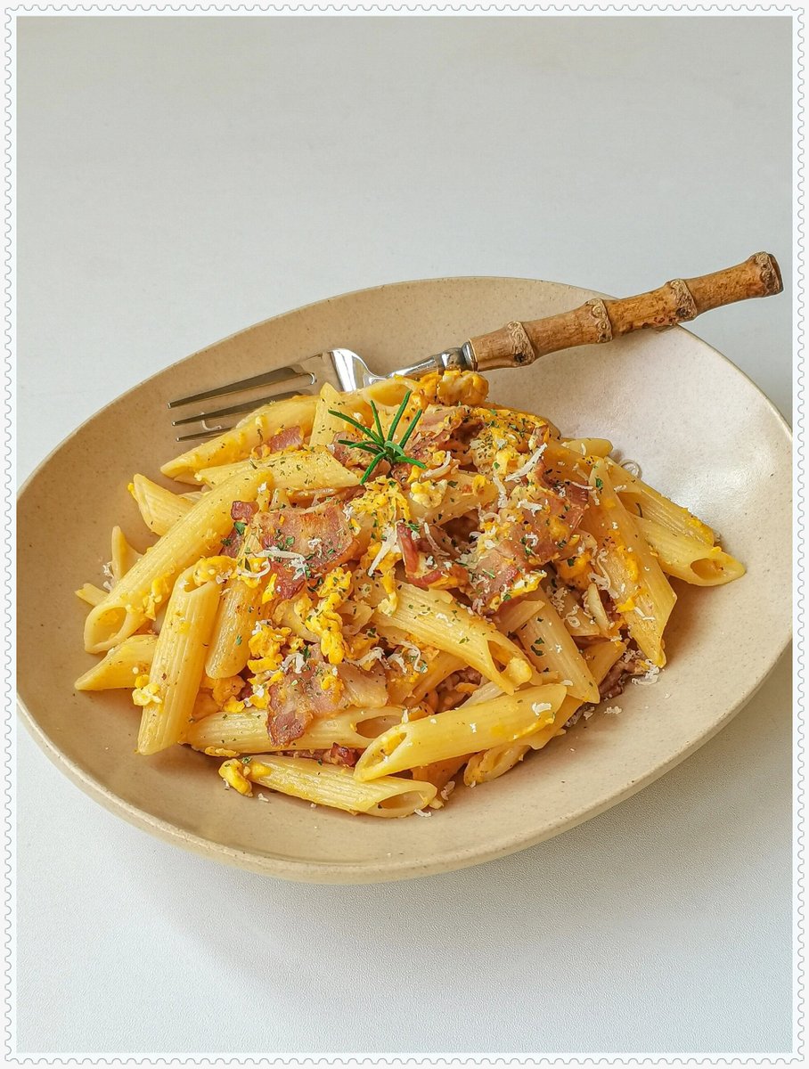AkErlanbek's tweet photo. Got 20 mins to spare Whip up this garlicky parmesan pasta—creamy, cheesy, no fancy ingredients needed! Perfect weeknight win https://t.co/QhdFRAGPF8