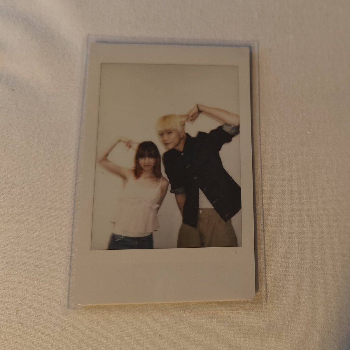 z_rosegem's tweet photo. time to post my polaroid from today 🥰
Xnghan was soo sweet and even though it was pretty quick, I'm so grateful for this opportunity 🥹
Wish I could've had the chance to show him my nails at the fansign, but I've submitted a picture for the fan project so I hope he sees them 🫶 https://t.co/Jrs9lU4Yi3