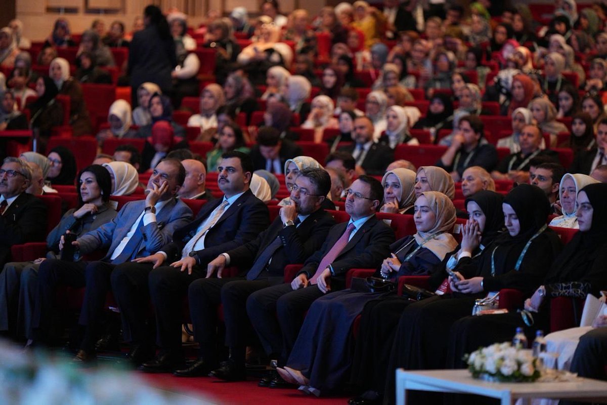 eyupkadirinan's tweet photo. Cumhurbaşkanımız, Genel Başkanımız Sayın Recep Tayyip Erdoğan ve Kıymetli Hanımefendi Sayın Emine Erdoğan’ın teşrifleriyle gerçekleşen TÜRGEV 30. Kuruluş Yıl Dönümü Programı’na katıldık.

Sayın Cumhurbaşkanımızın vizyonu doğrultusunda, milli ve manevi değerlerle yetişen nesillerin inşasında önemli bir görev üstlenen TÜRGEV’in 30 yıllık birikimine tanıklık ettik.

Eğitime, gençliğe ve Türkiye’nin yarınlarına katkı sunan tüm emektarları tebrik ediyor, nice başarılı yıllar diliyorum. 🇹🇷