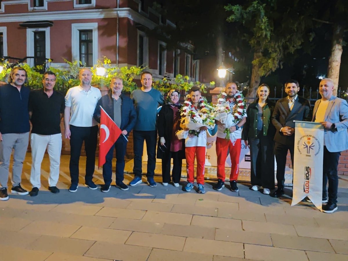 dosdmeram's tweet photo. 🇹🇷🥇 DOSD Meram Spor Kulübü sporcumuz Muhammed Eren Uysal, Bulgaristan’da düzenlenen Down Sendromlular Dünya Şampiyonası’nda elde ettiği muhteşem başarıların ardından şehrimize büyük bir mutlulukla döndü.

DOSD Meram Dernek Yönetimimizle birlikte sporcumuzu büyük bir heyecan ve gururla karşıladık.

Azmi, disiplini ve başarılarıyla hepimize ilham veren Muhammed Eren’i yürekten kutluyor; spor yolculuğunda nice zaferlere imza atacağına inanıyoruz.