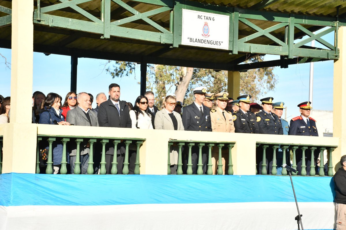 LucianoDOlio's tweet photo. 🇦🇷 Acompañé al Intendente Francisco Azcué en el acto por el Día de la Bandera y el 206° aniversario del paso a la inmortalidad del General Manuel Belgrano. Una jornada de profundo compromiso con nuestros valores, nuestra historia y el futuro de Concordia. #Concordiaconvos https://t.co/qWV3Djoxjq
