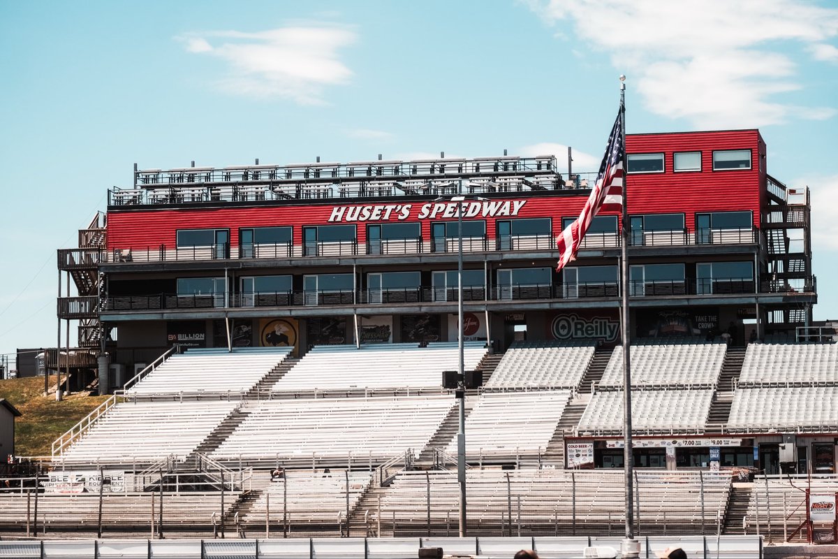 KKRdirt's tweet photo. Setting the stage for a big night. 🔧
@NAPARacing | #DP9 https://t.co/Zy4rPg6r6a