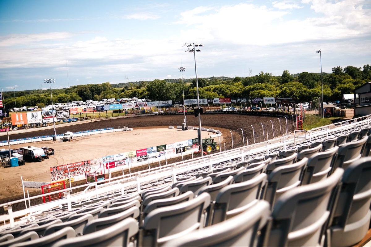 KKRdirt's tweet photo. Setting the stage for a big night. 🔧
@NAPARacing | #DP9 https://t.co/Zy4rPg6r6a