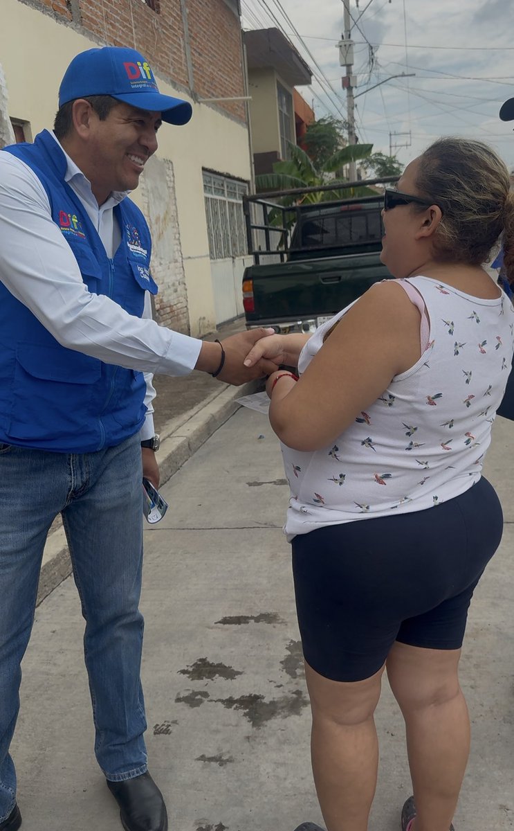 hectorkstorena's tweet photo. Con gusto visité este sábado a las y los vecinos de la colonia Solidaridad, en Rincón de Romos. Siempre es un gusto convivir, platicar y compartir momentos con personas tan amables y trabajadoras. ¡Gracias por recibirme con tanta calidez!

Héctor Castorena ✍️💙 https://t.co/Yqu7gu4ZKX