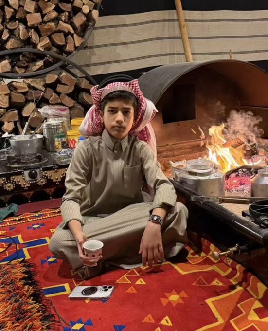 gal_668's tweet photo. مافكر ياخذ فلس من اخوه وتسلف من السايق وتواصل معهم وذبح الذبيحه واخذ الصراخ والكلام كله بوجهه وصمل مثل الرجال ومانطق ب حرف منو الضيف ، ويرحب ويوجب كالعاده متصدر المشهد ومتصدر المراجل ولو تحاولون ستين سنه قدام احمد نسخه وحده من القبول والمراجل محدن طايلها ..‼️
 #احمد_قزيع_السهلي https://t.co/9FyVK01cFF