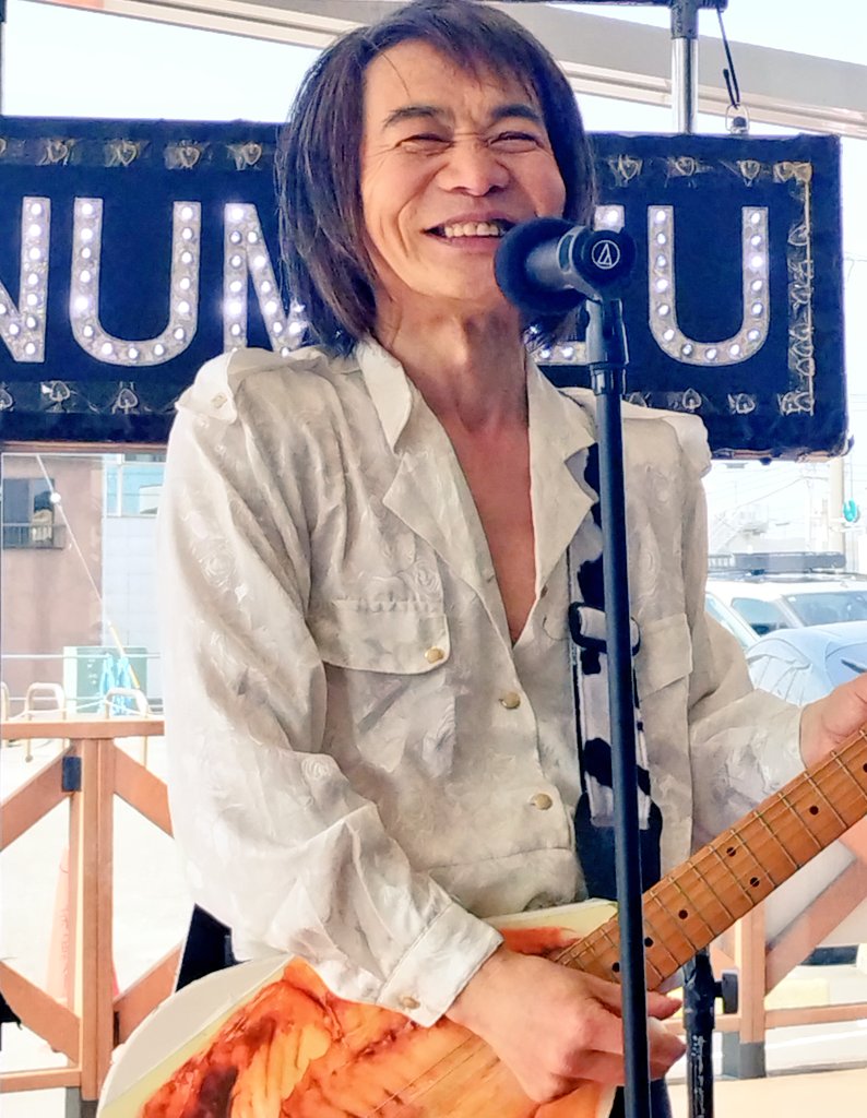 firebird2jp's tweet photo. @Aki_Asahina ありがとうございます
♪沼津みなと新鮮館のCDは館内受付にて無料配布しております
また飯田徳孝ギャラリーには🎸ギターやCDジャケットの展示、🎸ピックのプレゼントコーナもあります
これからも沼津みなと新鮮館を宜しくお願い致します
飯田徳孝
https://t.co/0AWYtL9gZn… https://t.co/2gPRUJg4Ko