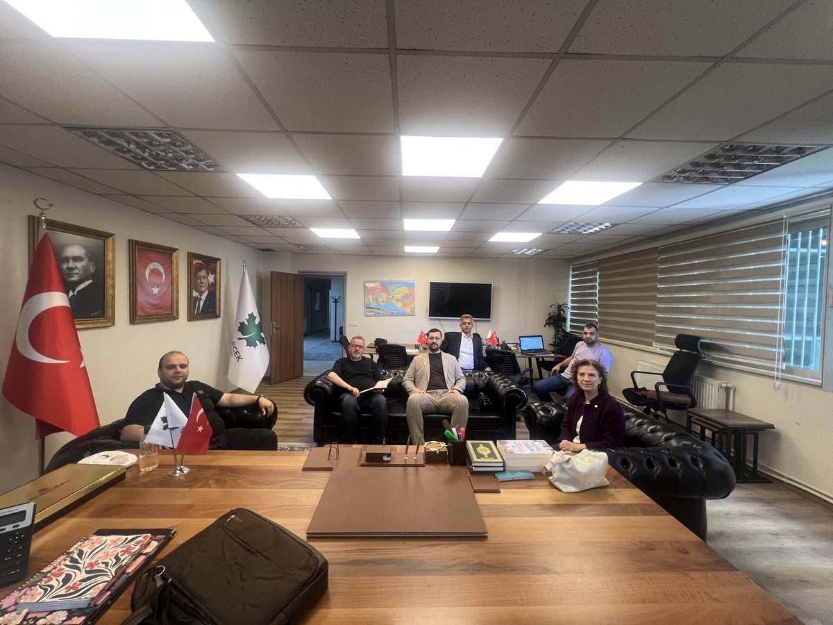PerihanTogay's tweet photo. Teşkilatımızın en büyük gücü, samimiyet, dayanışma ve ortak ideal etrafında bir araya gelebilme iradesidir.

İstanbul’da istişare etmeye, çalışmaya ve geleceği birlikte inşa etmeye devam ediyoruz.

@Ahmet_Davutoglu 
@GelecekPartiTR 
@istgelecek https://t.co/D9ZzqgxSOJ