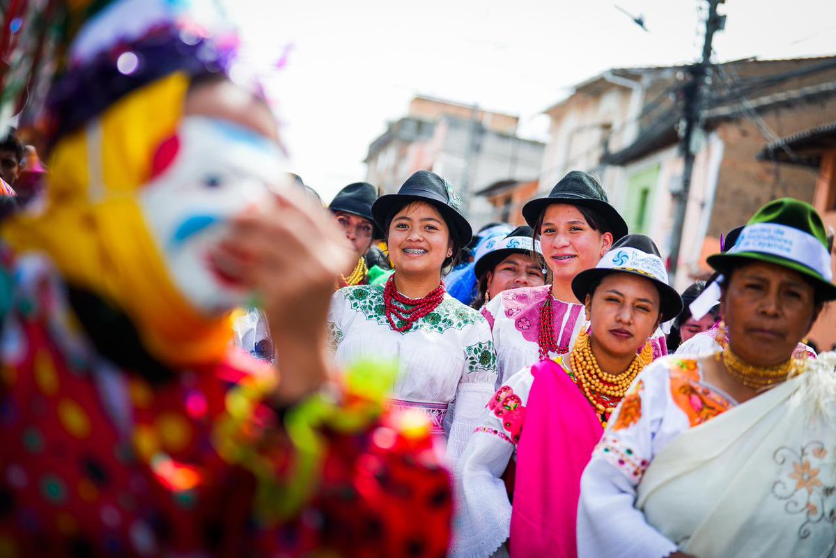 MinGobiernoEc's tweet photo. 🌹 Flores, tradición y cultura en Cayambe

La ministra de Gobierno, Nataly Morillo, participó en el Desfile de las Rosas 2026, un espacio que celebra la identidad, el arte y la riqueza cultural de Cayambe. https://t.co/hjbTrjMxdA