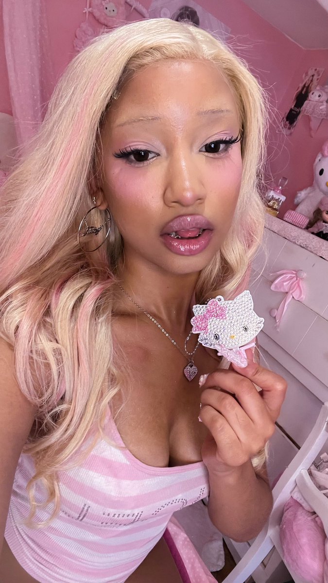 pinkgyaru's tweet photo. candy bby ෆ﹒⟢ https://t.co/lJzTTU2PAA