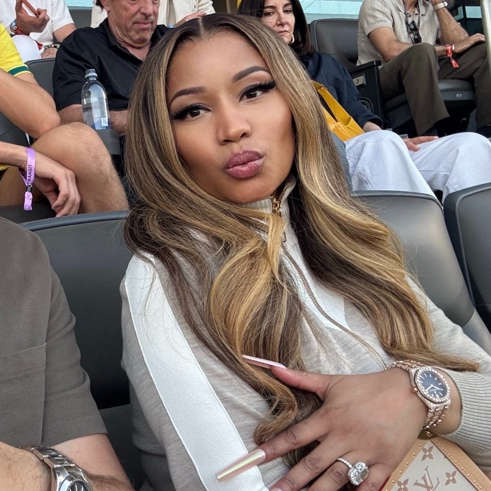 onikamagazinee's tweet photo. 💬| “This is just the beginning of Gag City. We’ll do lots of fun things. Just hold on &amp; trust.” 

YES QUEEN WE WILL. It was a blessing getting to hear you on Spaces @NICKIMINAJ again. We love you so much 🥹❤️ https://t.co/SGDptH2vU9