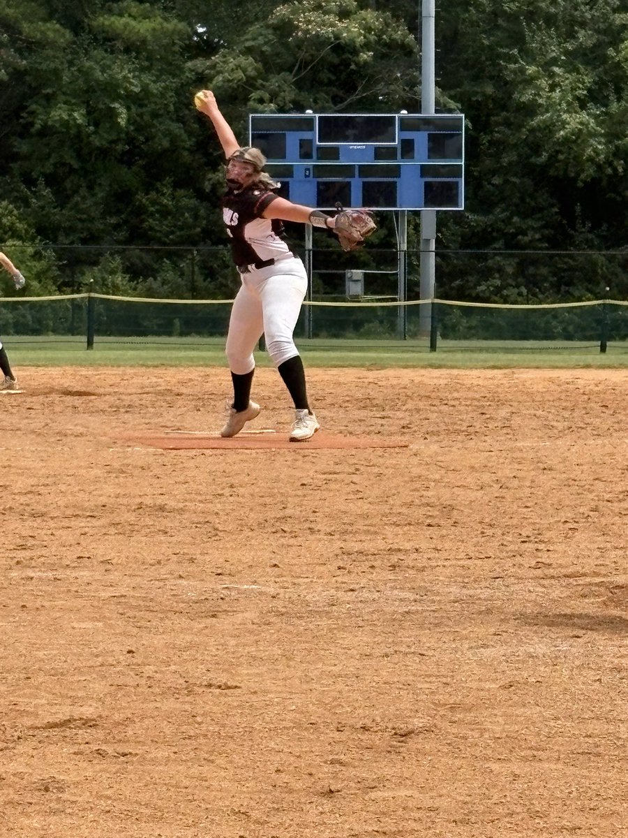 Cardscheek's tweet photo. Won the second pool game 8-7!! Next game at 5:45!! 🥎🎉 https://t.co/efi4vAjROr