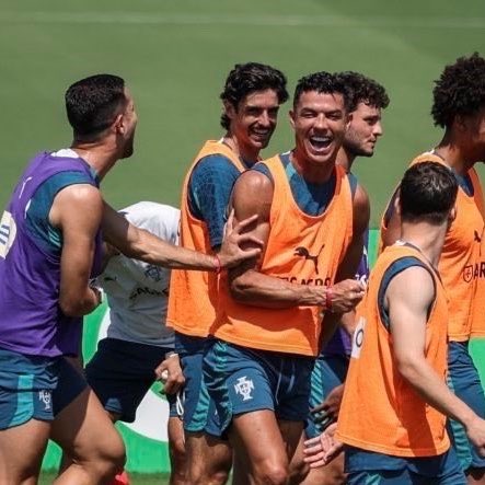 Khaledeneho's tweet photo. الاعلام اليومين اللي راحت ضرب وانتقادات بكل مكان 

رونالدو اليوم ❤️❤️❤️❤️❤️❤️❤️ https://t.co/VETjtwUl5p
