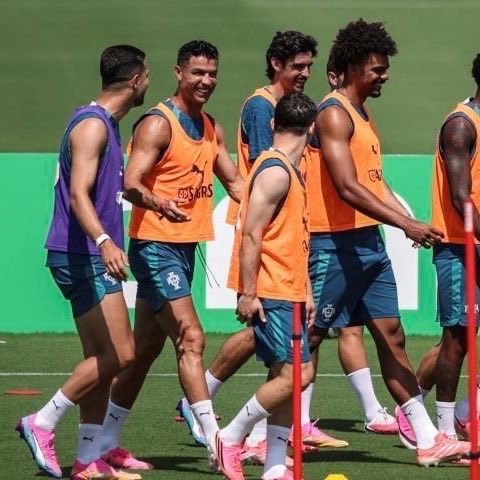 Khaledeneho's tweet photo. الاعلام اليومين اللي راحت ضرب وانتقادات بكل مكان 

رونالدو اليوم ❤️❤️❤️❤️❤️❤️❤️ https://t.co/VETjtwUl5p