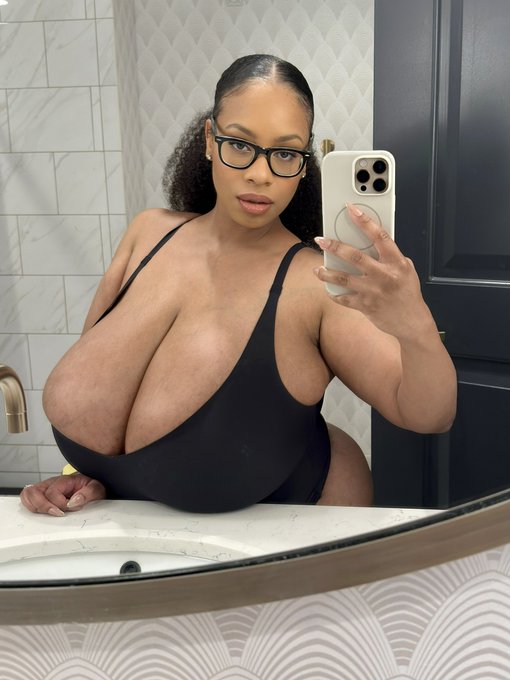 Rhonda - OnlyOneRhonda - Should I get new glasses or keep my signature black frames? (I know… this pic ain’t really about no fucking glasses, but answer the question lol.) https://t.co/rqqeXicZi6