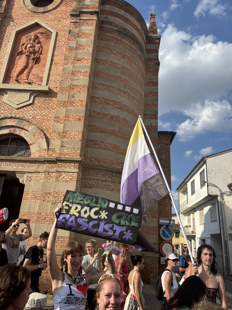 sanielua's tweet photo. rovigo pride 🩷 https://t.co/Se0L6HHLMl